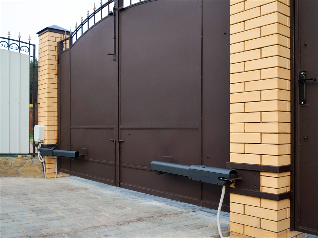 Установленные приводы DoorHan Sliding на откатных воротах, фото 4